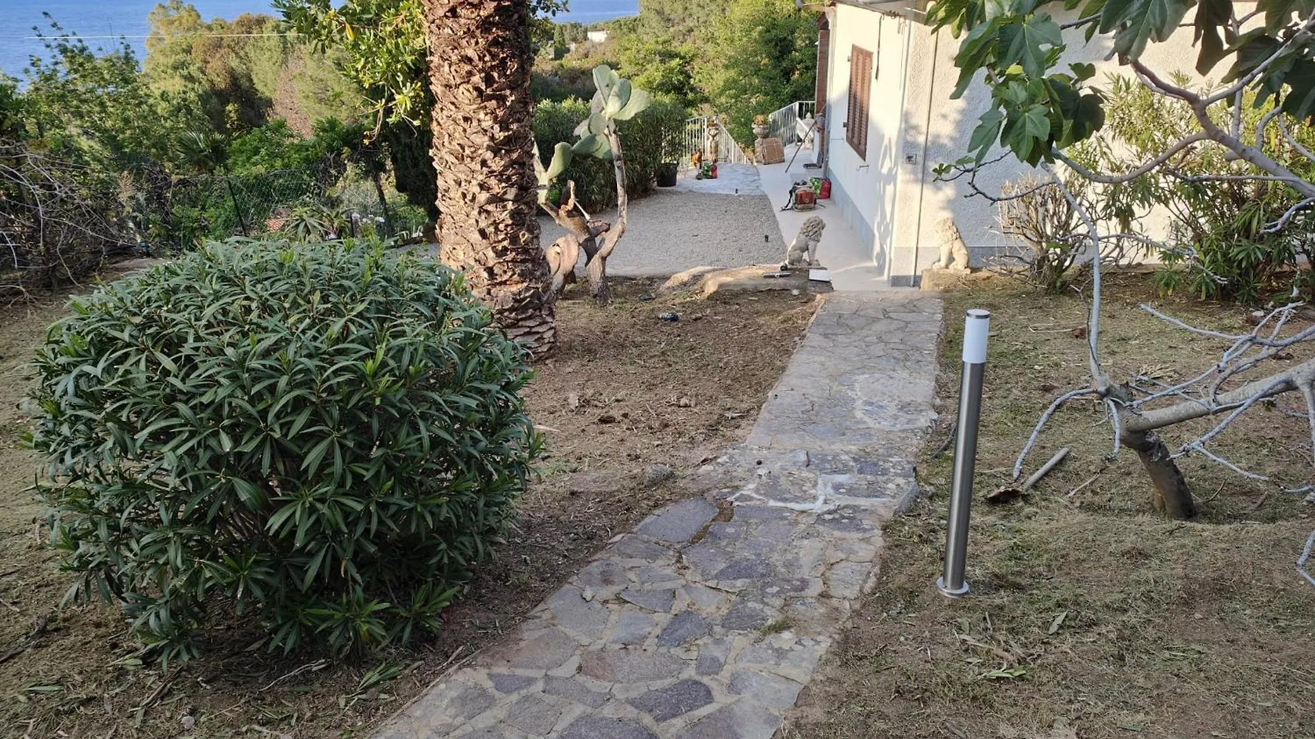 Casa Panoramica Bouganville SantʼAndrea Ferienhaus