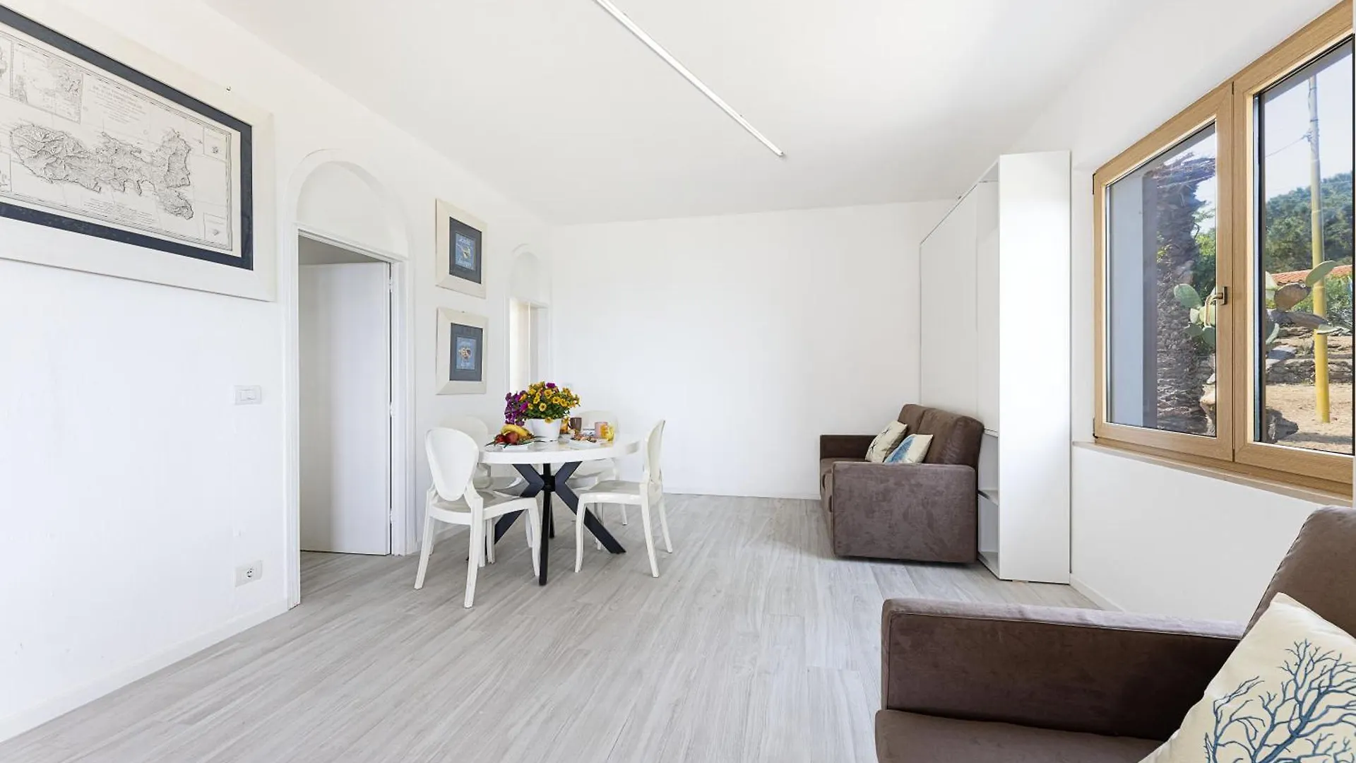 Casa Panoramica Bouganville SantʼAndrea Ferienhaus