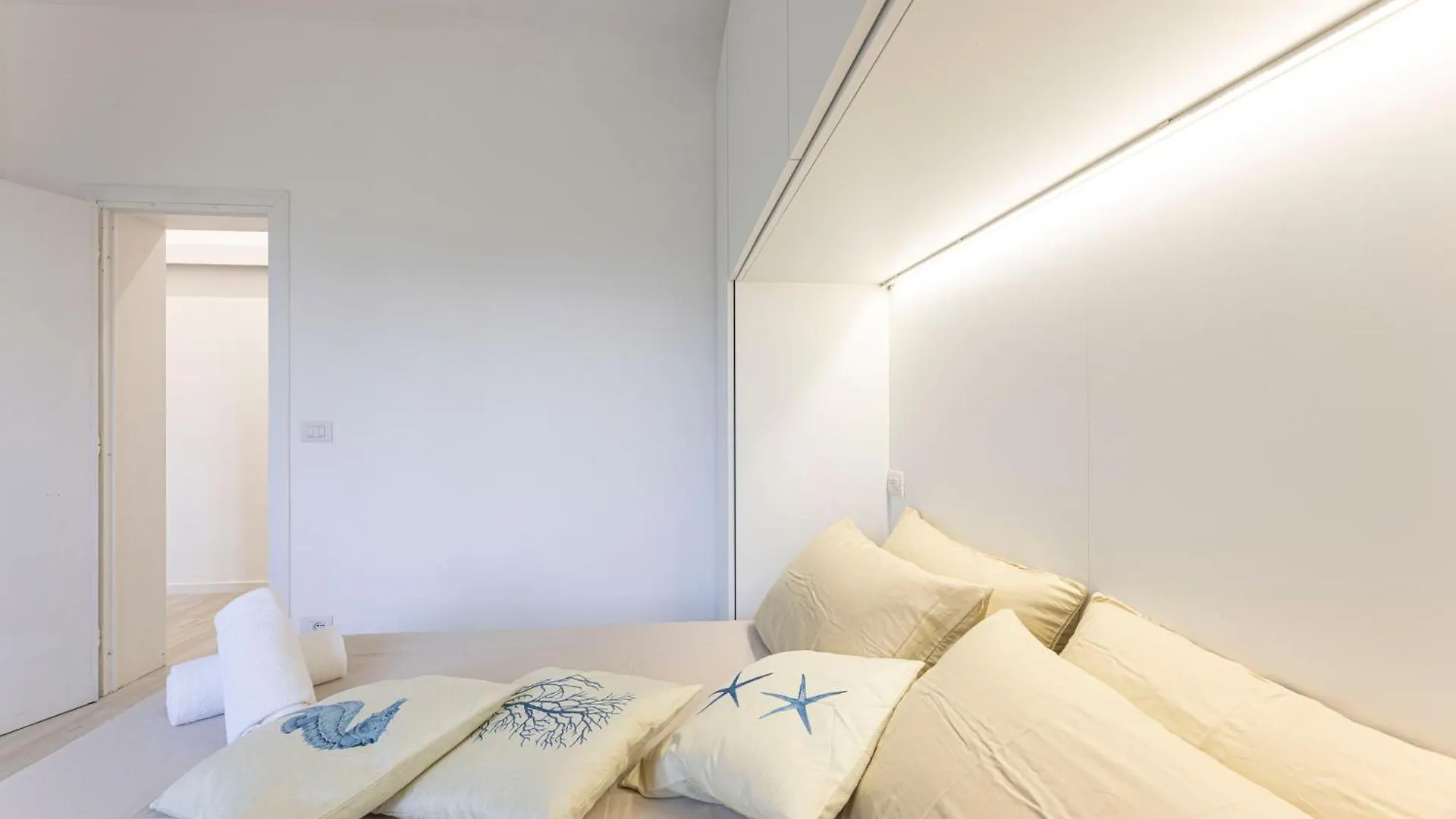 Casa Panoramica Bouganville SantʼAndrea 0*,  Italien