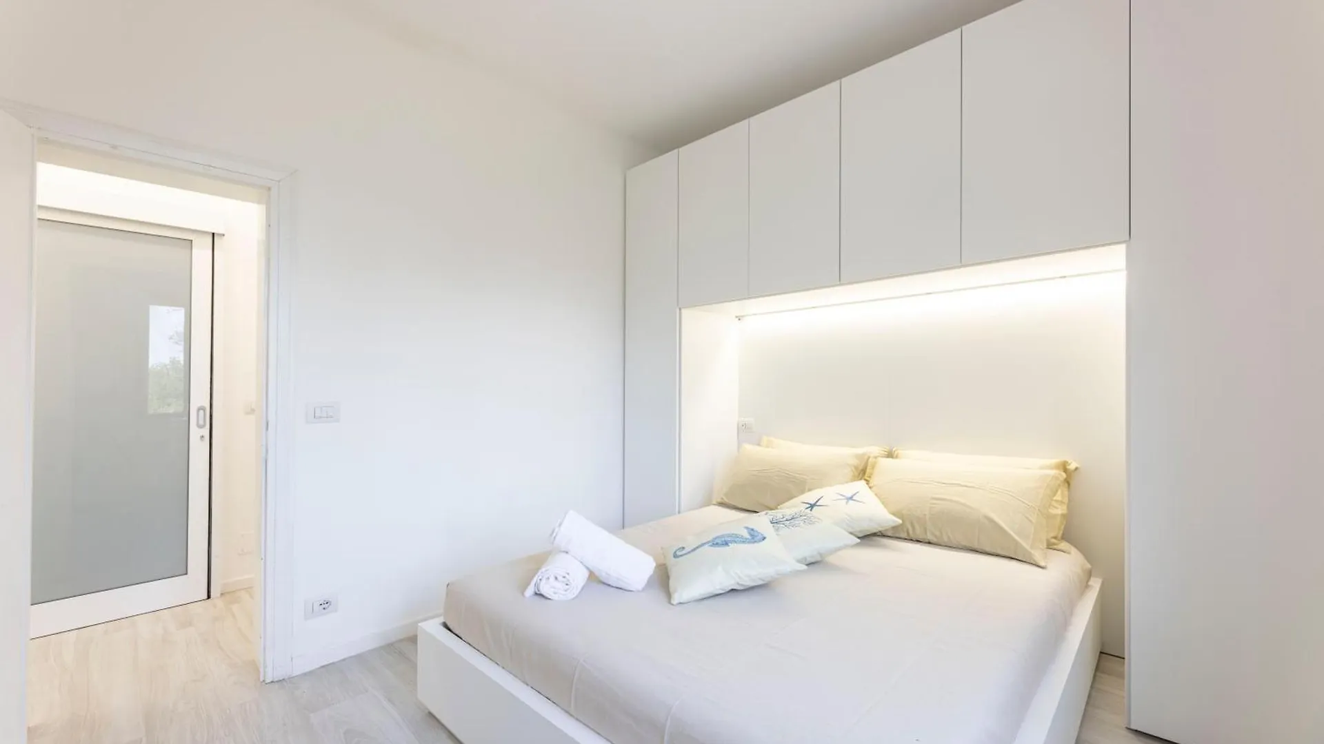 Casa Panoramica Bouganville Sant'Andrea  Italy